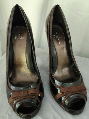 Linea Paolo Brown Peep Toe Patent Leather Pumps Pre-Owned